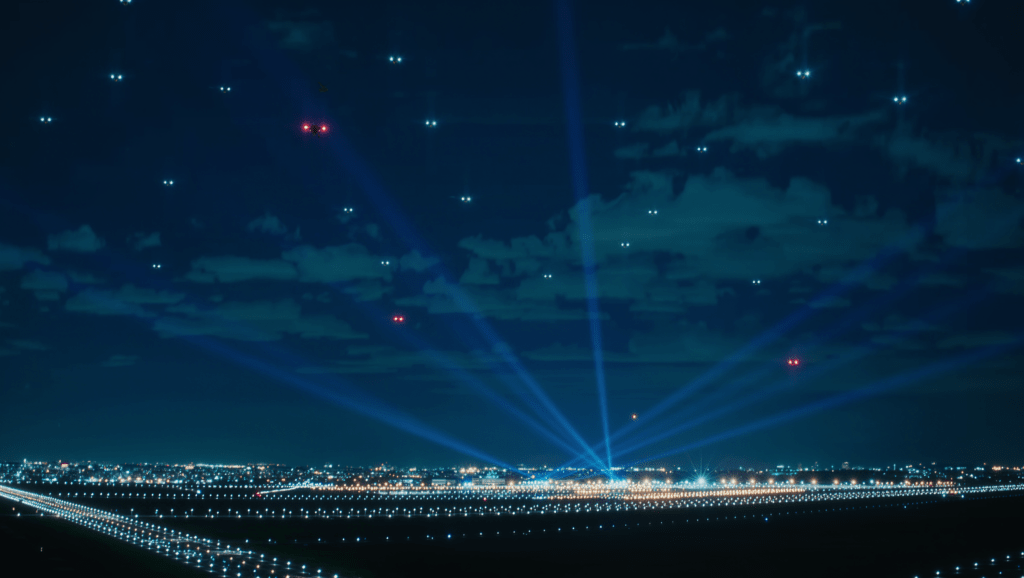 Illustrazione notturna di droni non identificati sopra un aeroporto europeo con fasci di riflettori nel cielo