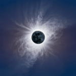 Eclissi solare totale con corona luminosa